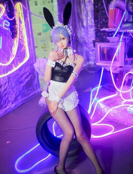 小雪被老汉各种姿势推车_电影无删减版